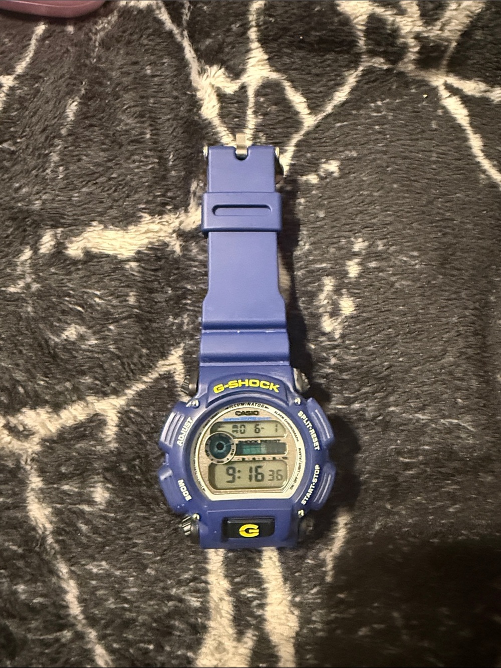 G-Shock Blue Digital Watch with Yellow Accents
Never used